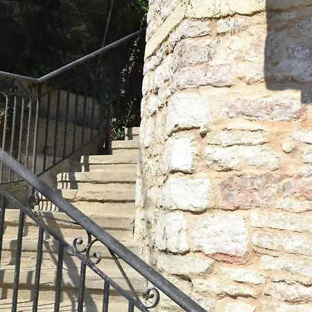 Tsartsada House بيت للعطل
