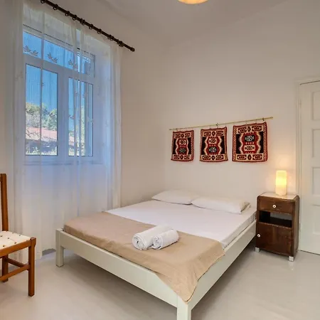 Tsartsada House Holiday home *